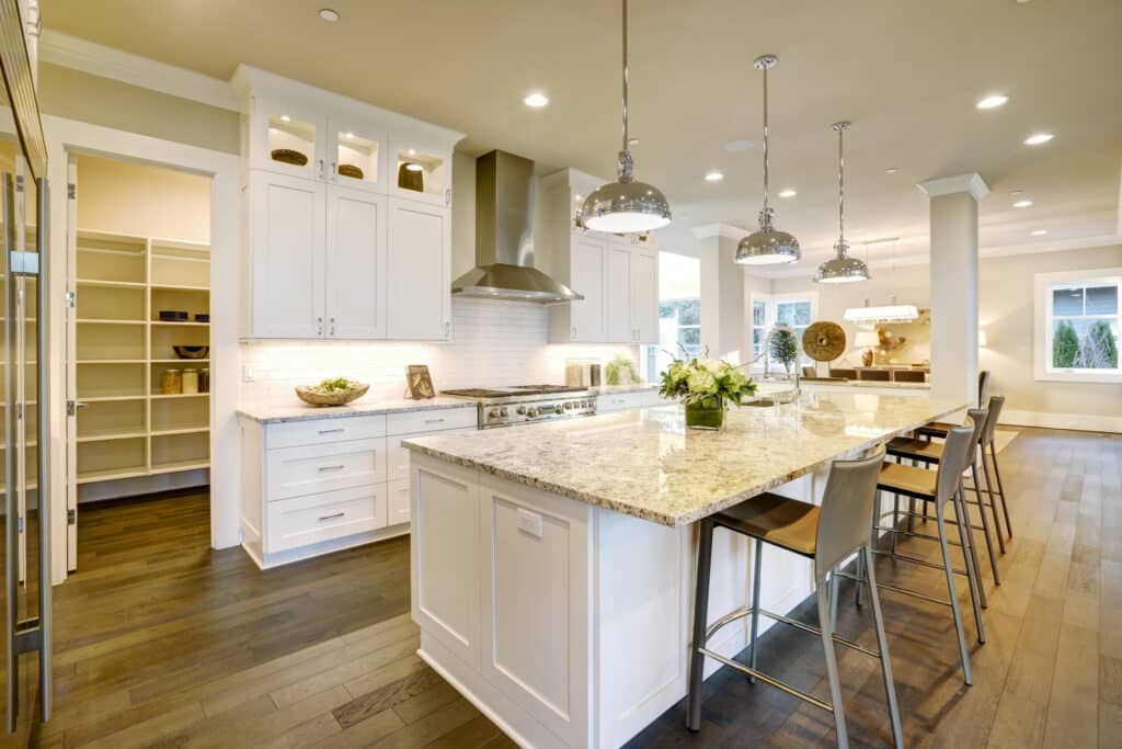White,Kitchen,Design,Features,Large,Bar,Style,Kitchen,Island,With